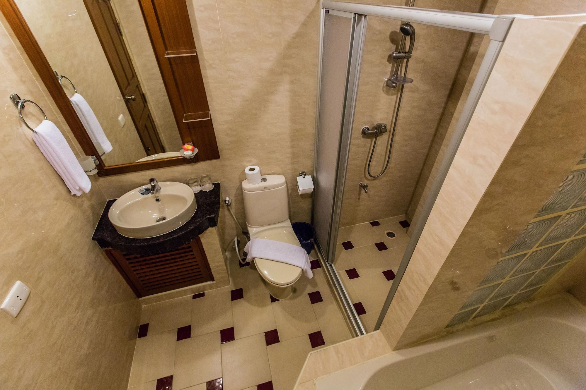 Hotel Oyo 796 Paradise Sukhumvit Hotel 3*