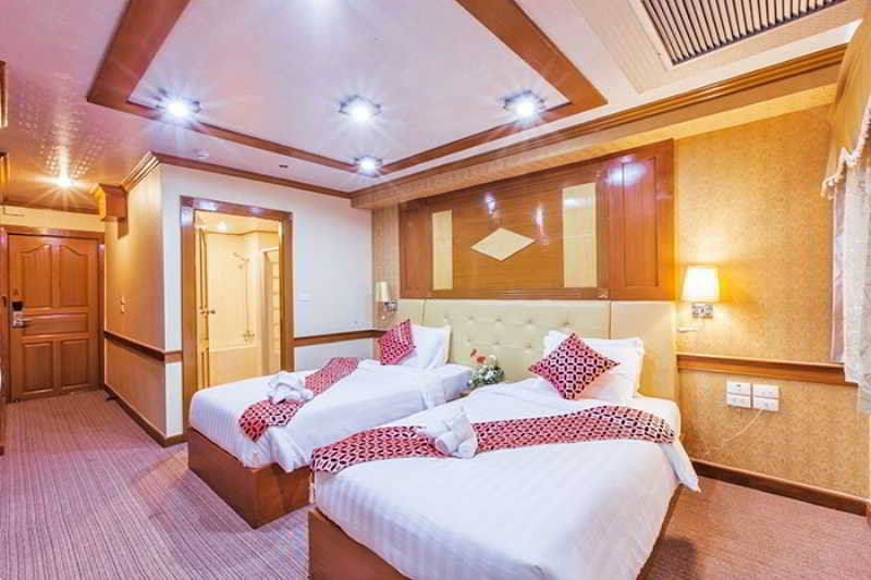 Oyo 796 Paradise Sukhumvit Hotel 3*