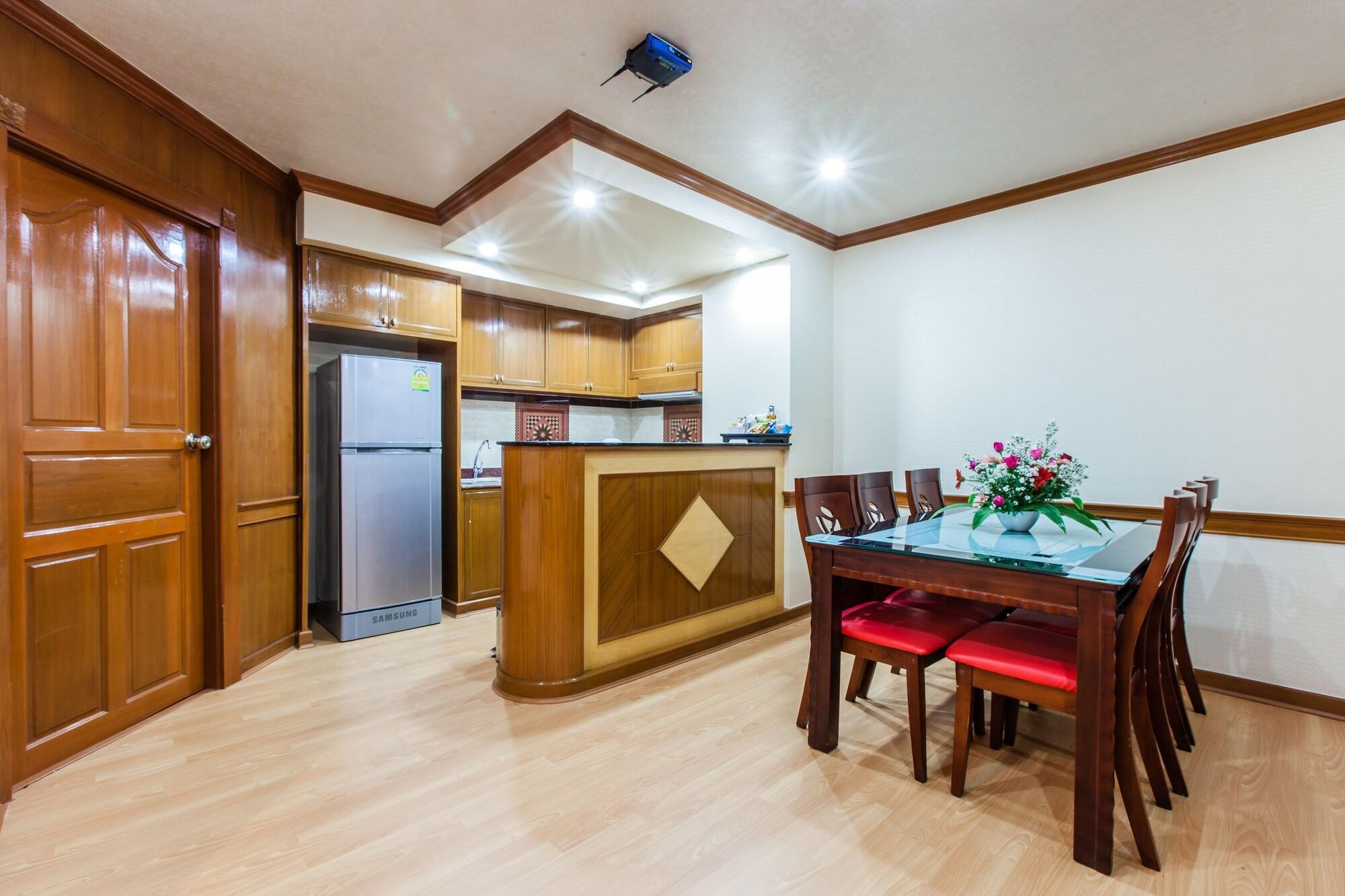 Hotel Oyo 796 Paradise Sukhumvit Hotel 3*